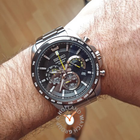 seiko black chronograph watch